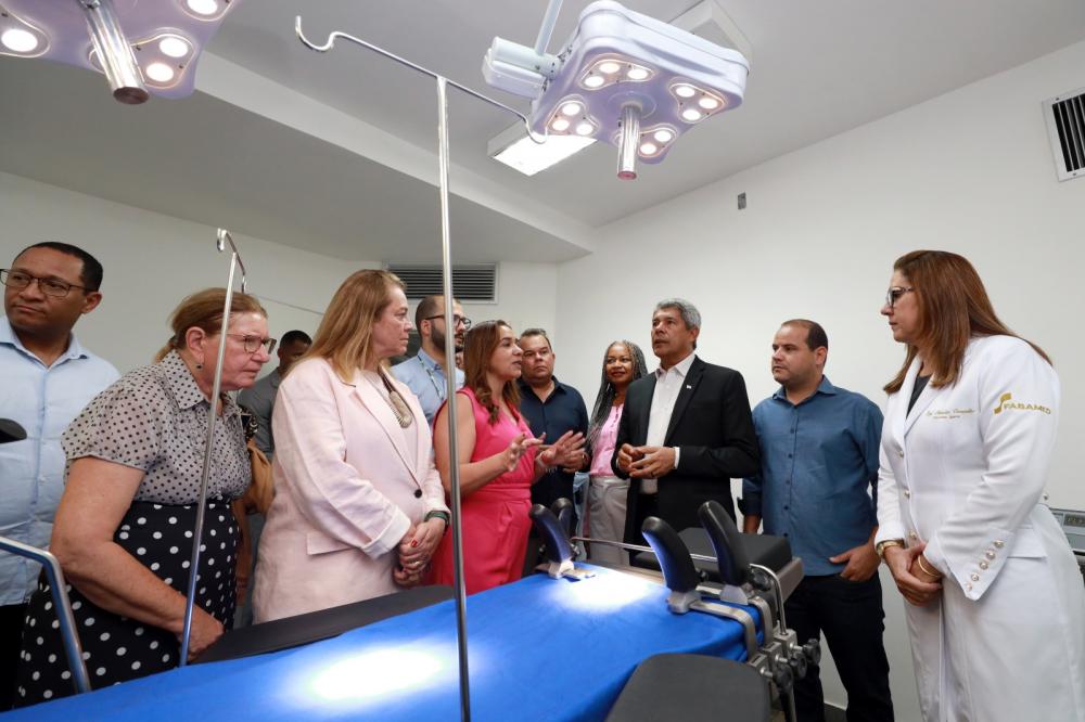Governador visita Hospital Estadual 2 de Julho; unidade, que já está em atendimento, passa por reforma de requalificação