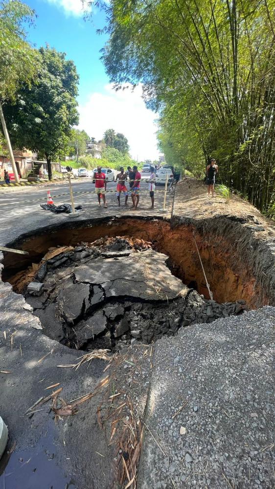 Estrada do DERBA passa por interdição para recuperação de aterro, trânsito é modificado 
