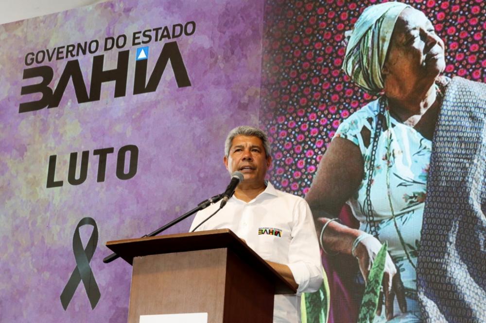 Jerônimo Rodrigues presta homenagem a Bernadete Pacífico durante agenda no interior