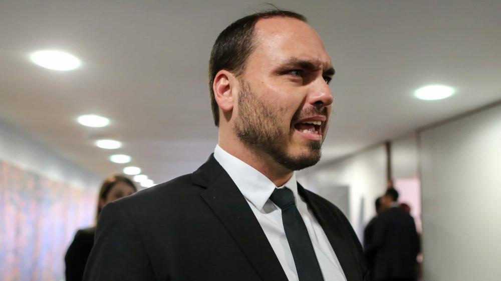 Parem com esse negócio de prisão, diz Carlos sobre Jair Bolsonaro