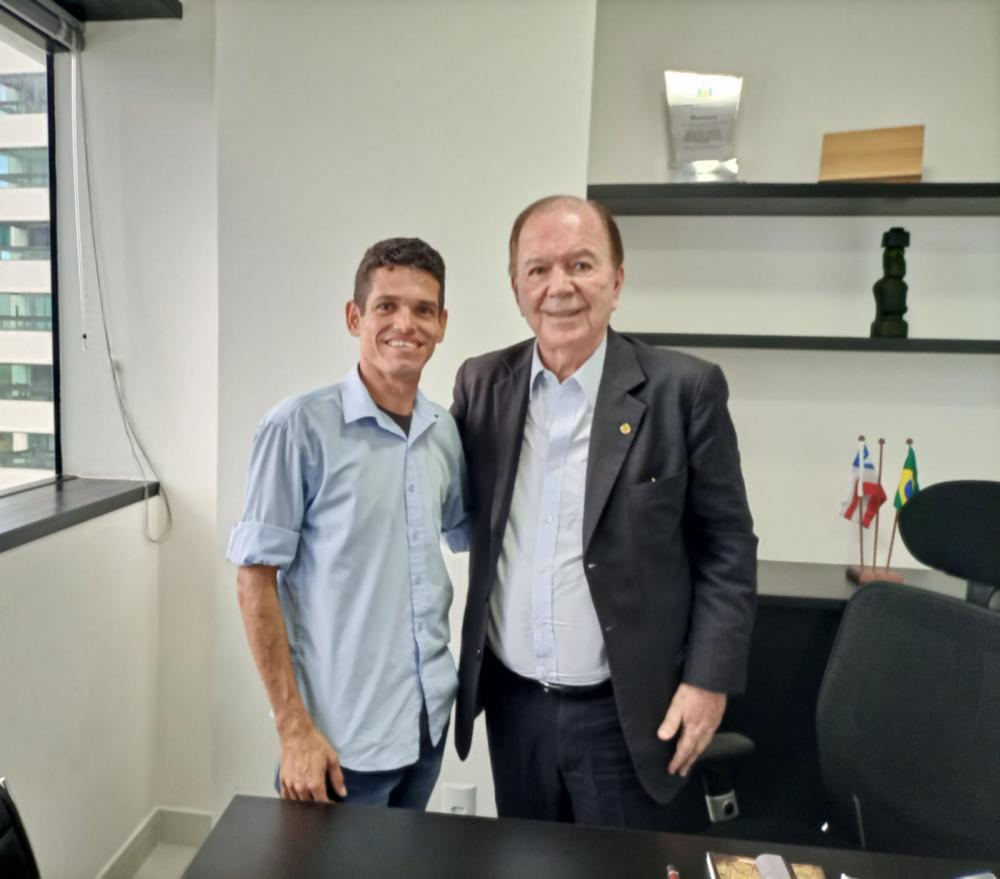 João Leão transfere seu titulo de eleitor para Lauro de Freitas e acende a esperança em disputar as eleições 2024 como prefeito do municipio 