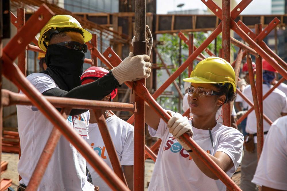 Parceria entre Prefeitura e construtora capacita mulheres para construção civil 