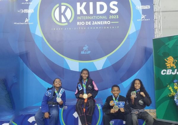 Atletas beneficiados pela ajuda de custo da Prefeitura ganham quatro medalhas em competição internacional