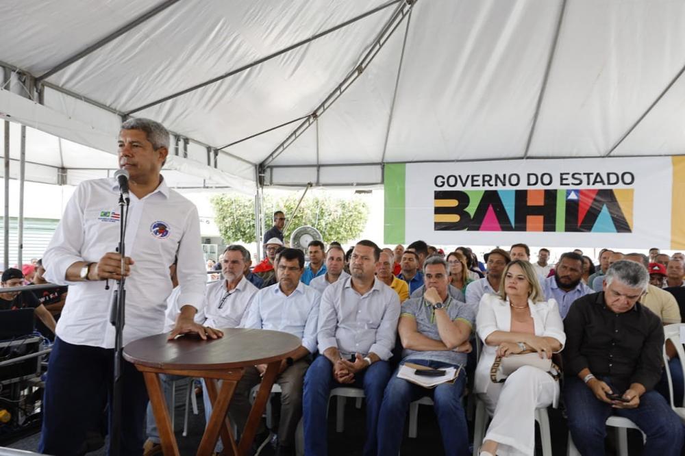 Em Caém, Jerônimo Rodrigues entrega melhorias e anuncia investimentos