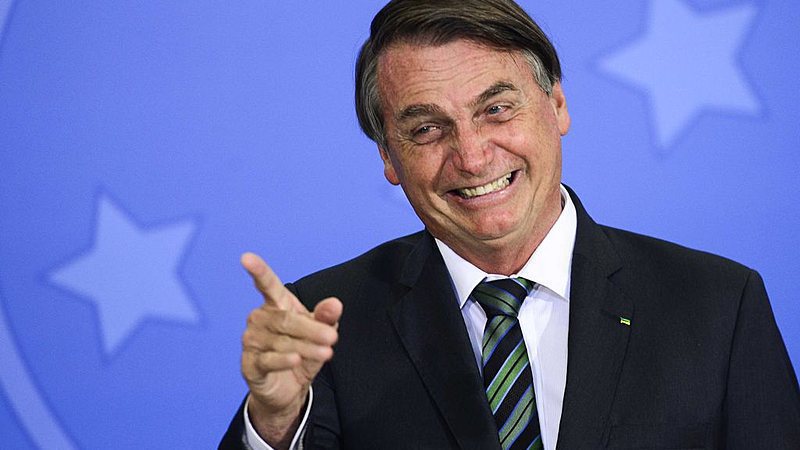 “Bolsonaro fake” é flagrado bebendo cerveja em Águas Claras, Veja o Vídeo.