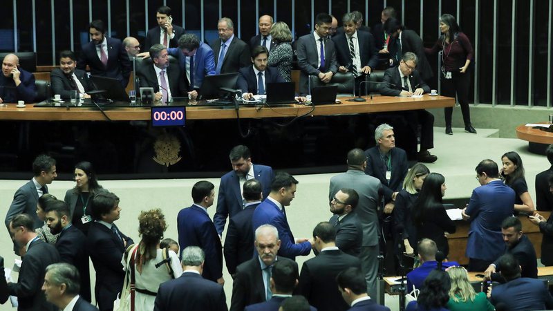 Deputados baianos figuram em lista de valor milionário com aluguel de carros da Câmara em 2023; veja valores