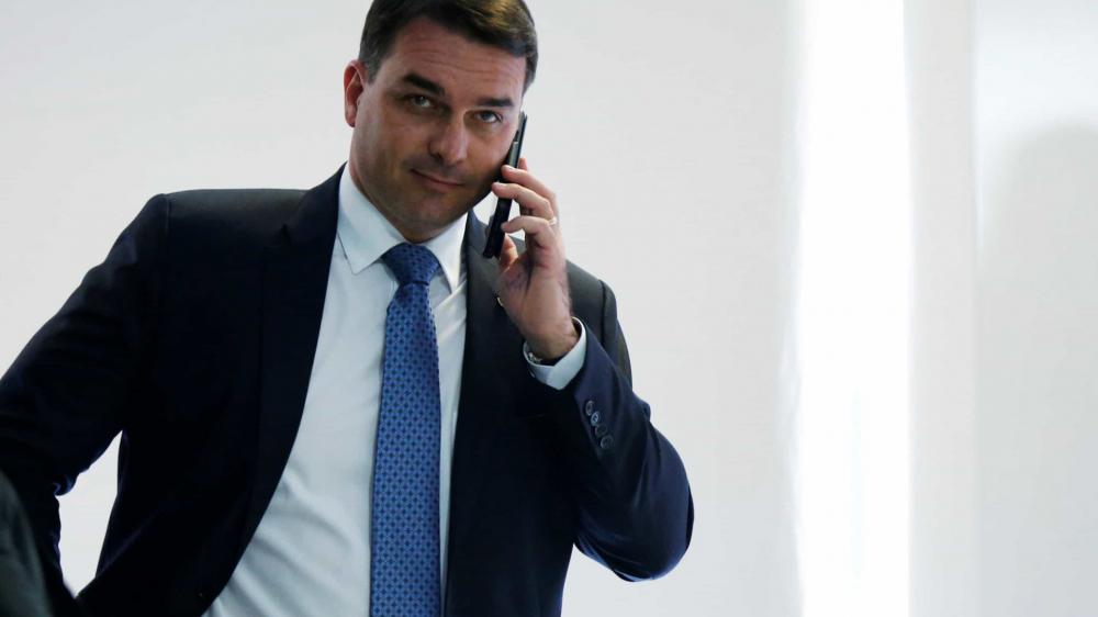 TSE mantém multa a Flávio Bolsonaro e Bia Kicis por mentiras contra Lula