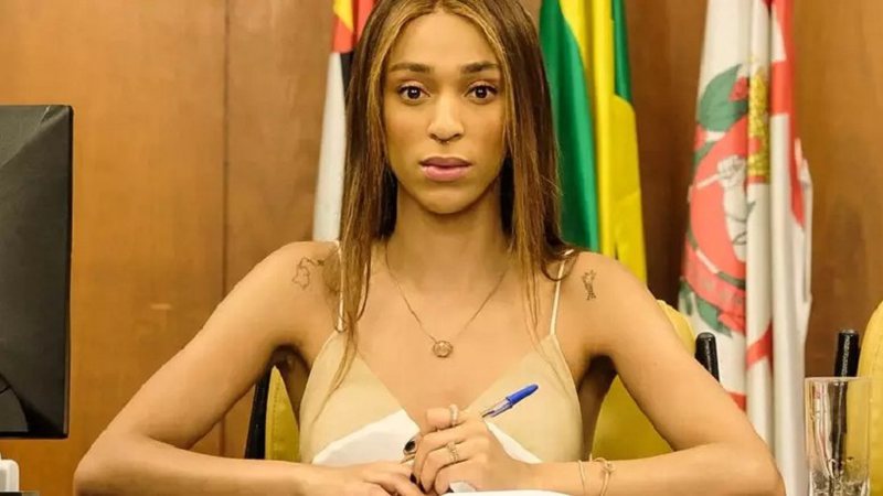 Deputada trans cria PL para 'cura gay' ser considerada tortura