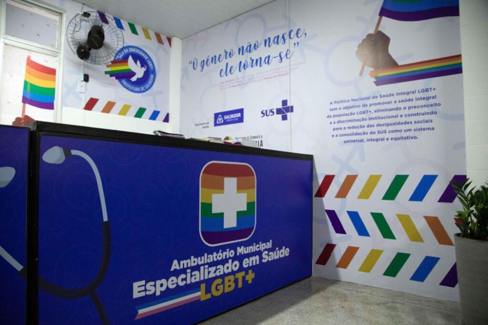 Ambulatório LGBT+ promove cadastramento de acolhidos para ofertas de empregos no SIMM
