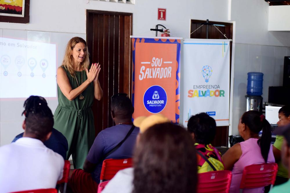 Sou Salvador qualifica barraqueiros que atuam entre as praias de Patamares e Sereia de Itapuã 
