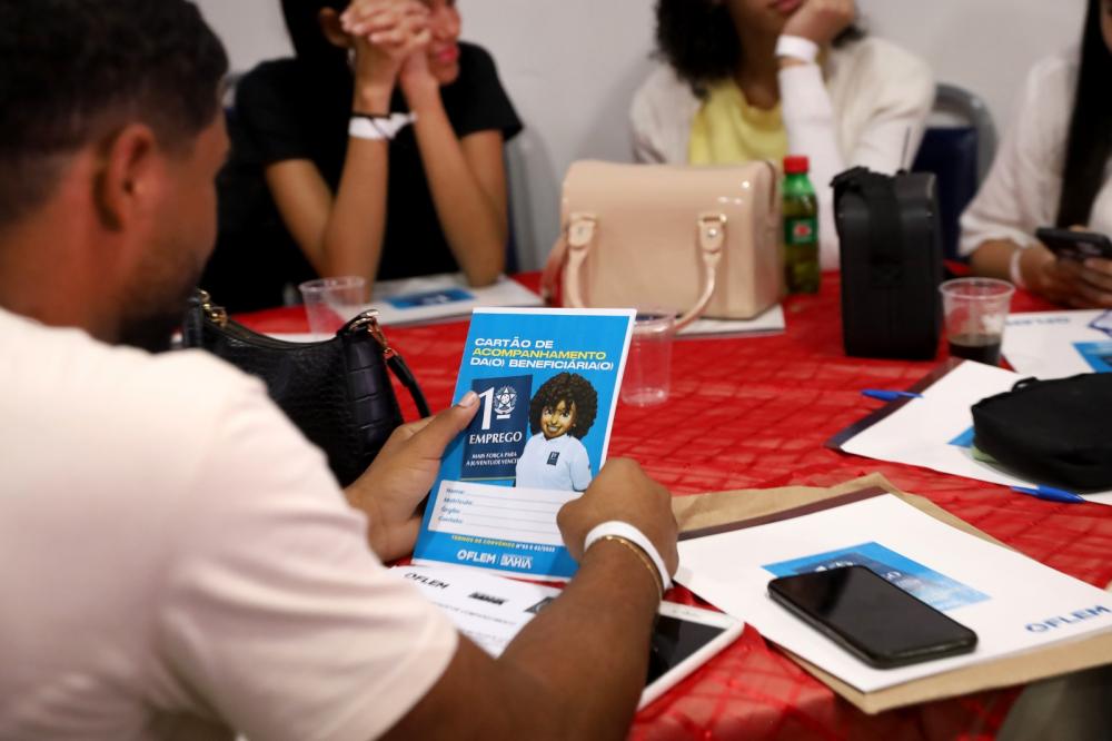 1º Emprego: Estado contrata 439 jovens formados pela Rede Estadual de Educação Profissional