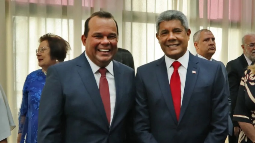 O governador da Bahia Jerônimo Rodrigues (PT) (á dir.) e o vice Geraldo Júnior (MDB) (à esq.) tomaram posse neste domingo (1°.jan.2023)... Leia mais no texto original: (https://www.poder360.com.br/governo/jeronimo-toma-posse-na-bahia-inclusao-social-e-co