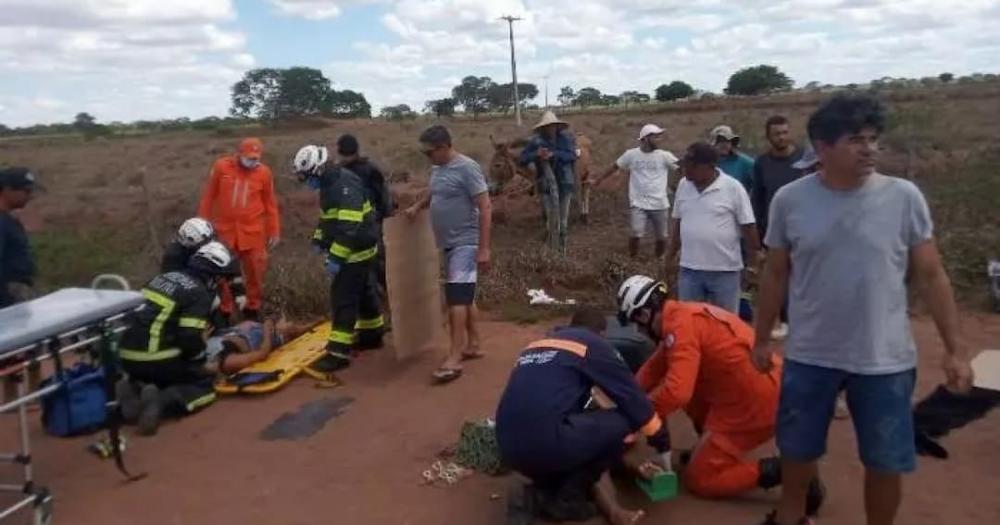 Capotamento de van deixa dois mortos e seis feridos 