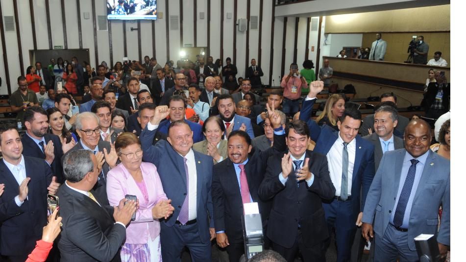 ADOLFO MENEZES É RECONDUZIDO À PRESIDÊNCIA DA ALBA