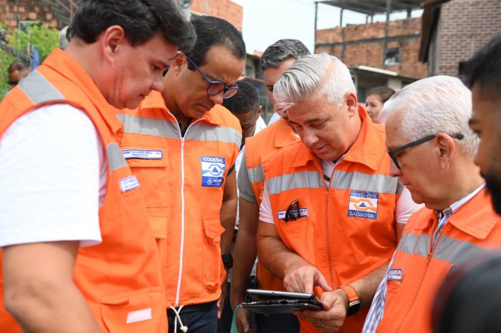 Bruno Reis realiza visita técnica e autoriza ações preventivas em áreas de risco no Subúrbio