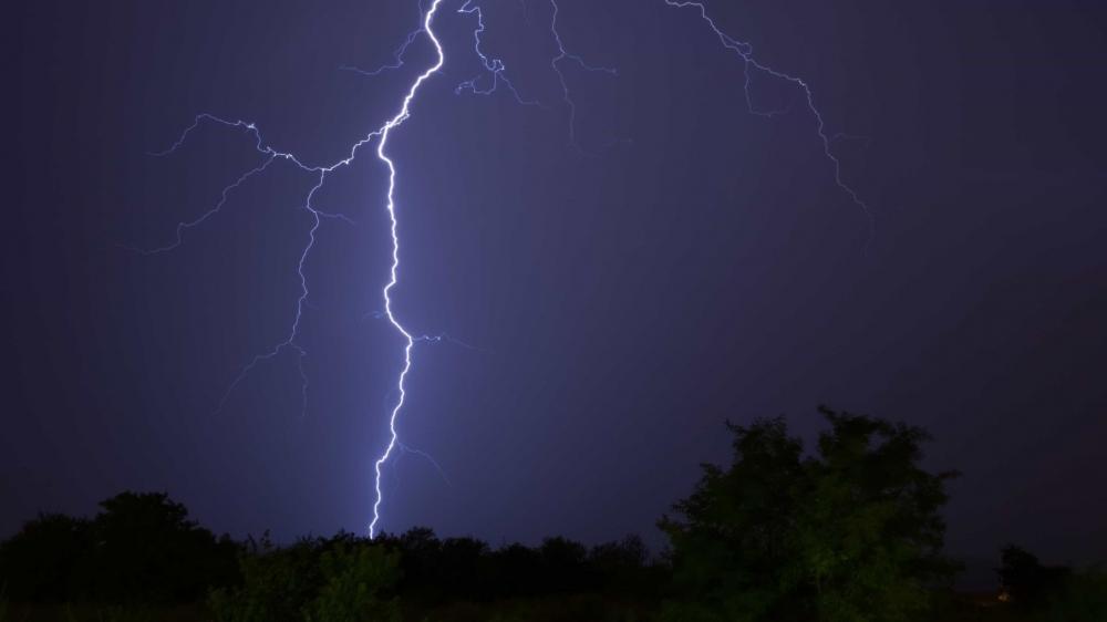 Saiba como se proteger de raios durante tempestades