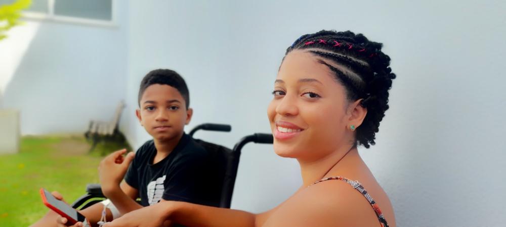 Aos 9 anos, e após sofrer nove fraturas, criança faz cirurgia histórica no Hospital Materno-Infantil