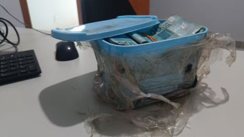 Servidor público aposentado localizou pote de sorvete durante limpeza na casa da filha 