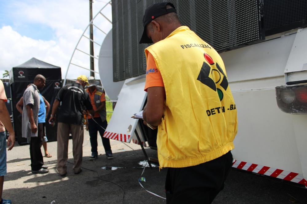Detran-BA inicia vistoria em trios elétricos e prepara fiscalização para o Carnaval