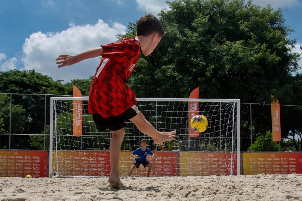 Campeões de Beach Soccer pelo Corinthians atuam em torneio de base para estimular categorias de formação de atletas