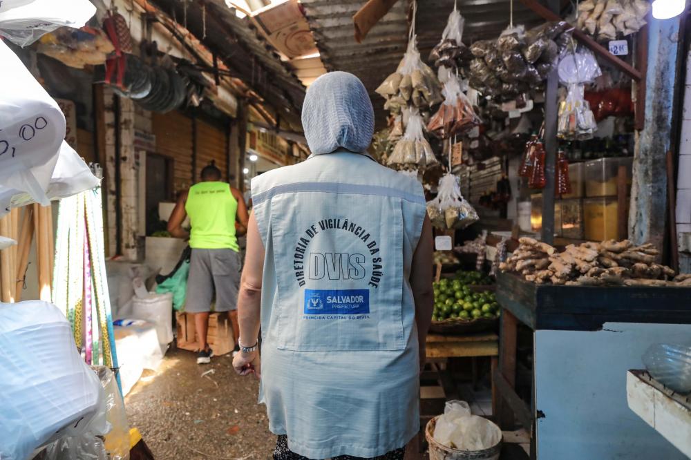 Semana Santa: Visa Salvador promove ações educativas e de fiscalização em feiras e mercados