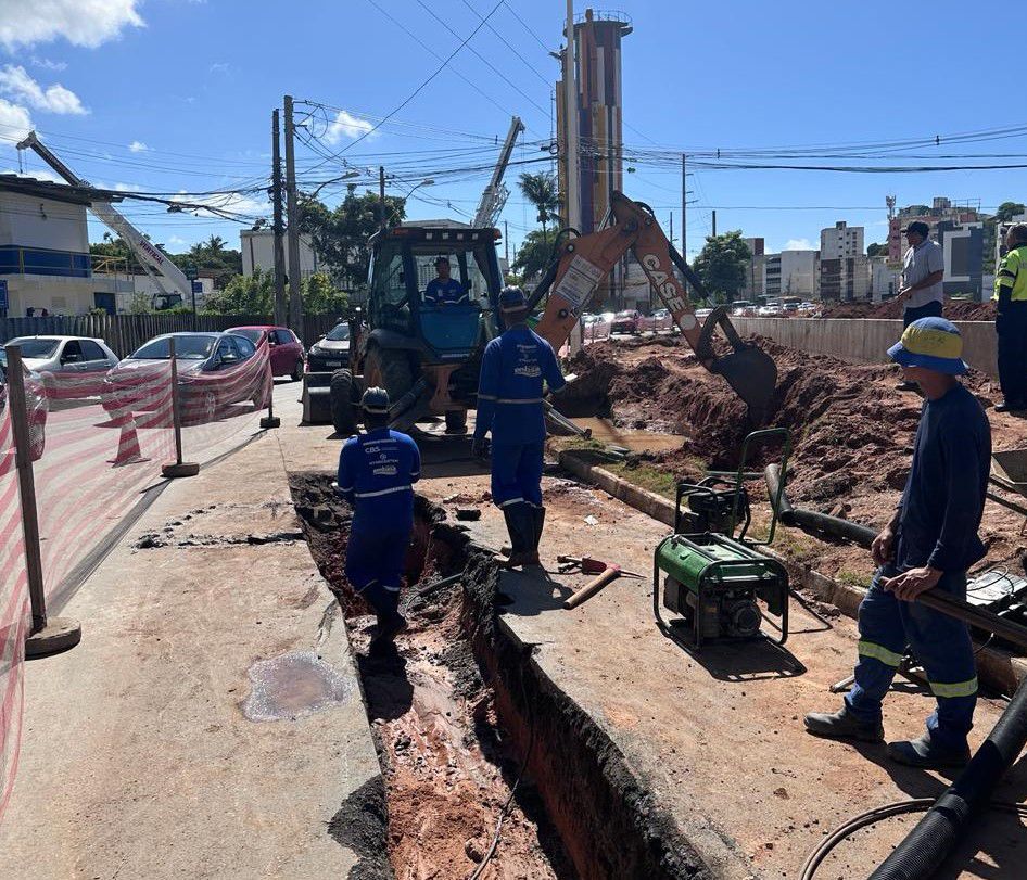 Obra do BRT atinge novamente rede da Embasa no Lucaia
