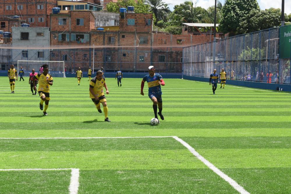 Com investimento de R$ 2,3 milhões, Prefeitura entrega campo com grama sintética, pista de cooper e quadra reformada em Paripe