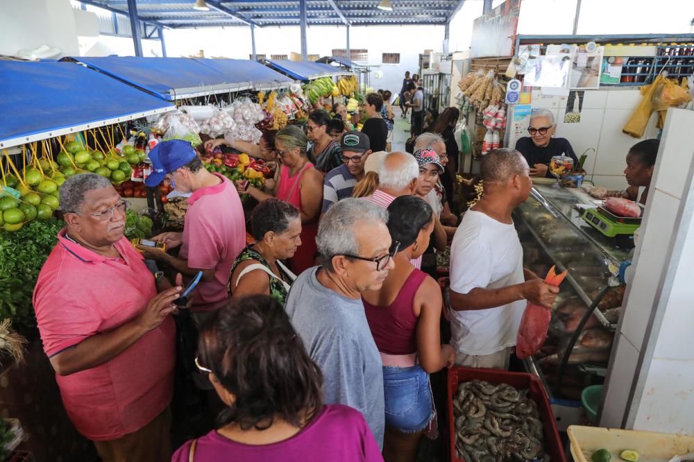Feirantes celebram movimento de clientes nas feiras e mercados municipais
