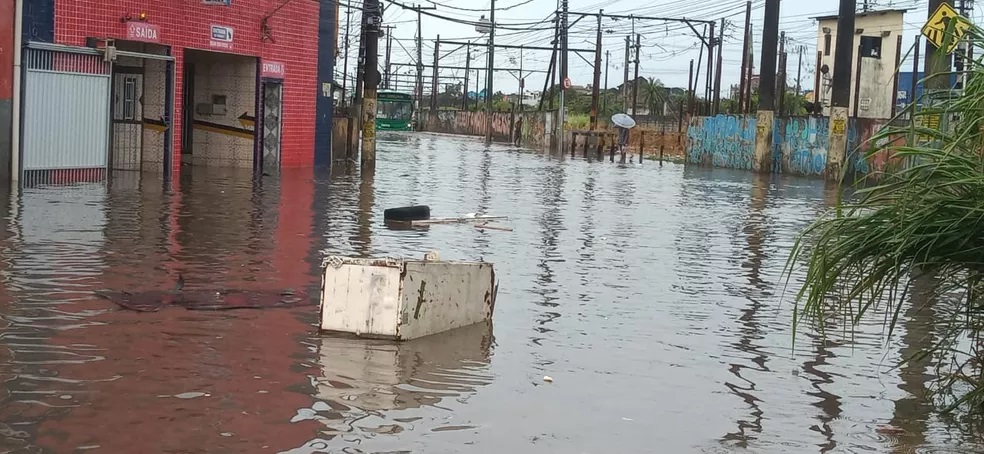 Codesal emite 'alerta máximo' e aciona sirene em comunidades de Salvador por conta das fortes chuvas