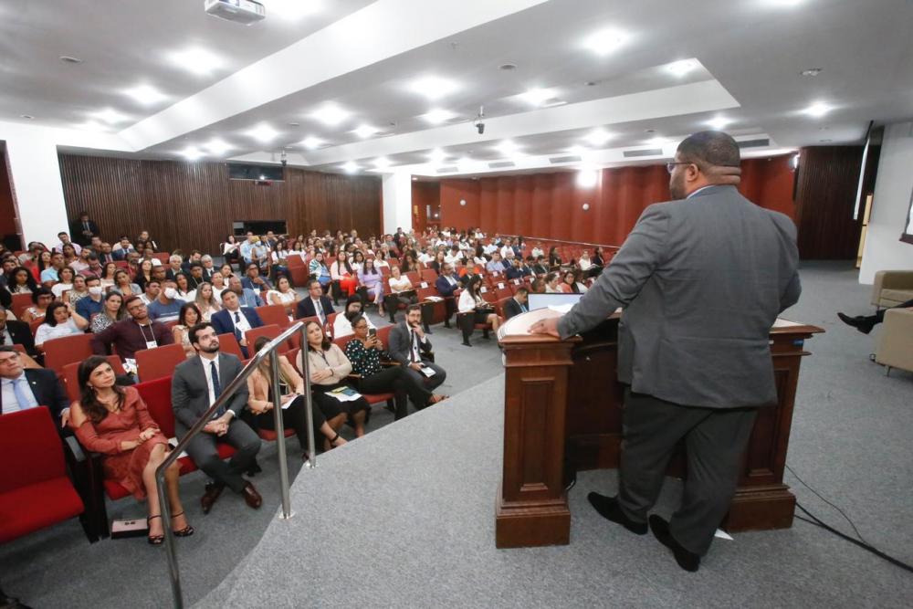 Titular de Justiça e Direitos Humanos palestra sobre garantia de direitos e remição de pena no TJ-BA 