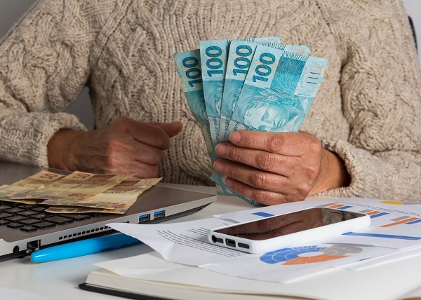 Governo amplia acesso a crédito e facilita renegociação de dívidas para pequenas empresas