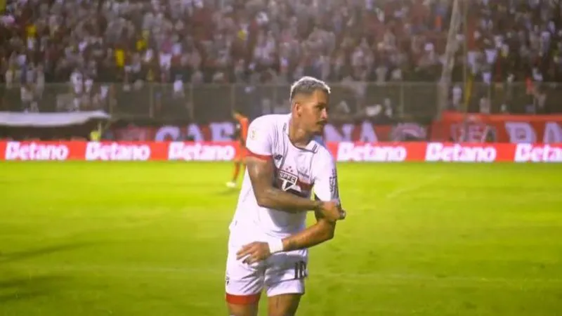 Vitória perde para o São Paulo no Barradão e segue no Z-4 da Série 