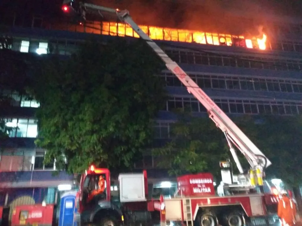 Antiga sede Colégio Estadual Landulfo Alves ficou completamente incêndiada 