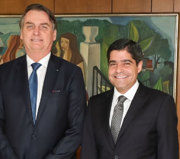 Bolsonaro diz que volta ao Brasil em março para ser 