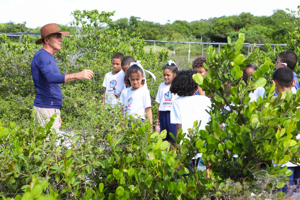 Estudantes participam de ação pelo Dia Mundial do Meio Ambiente no Parque das Dunas