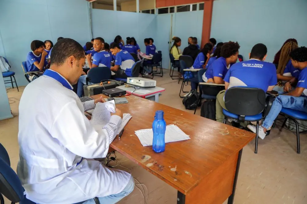 Programa Jovens Aprendizes da FCM prepara estudantes para primeiro emprego formal