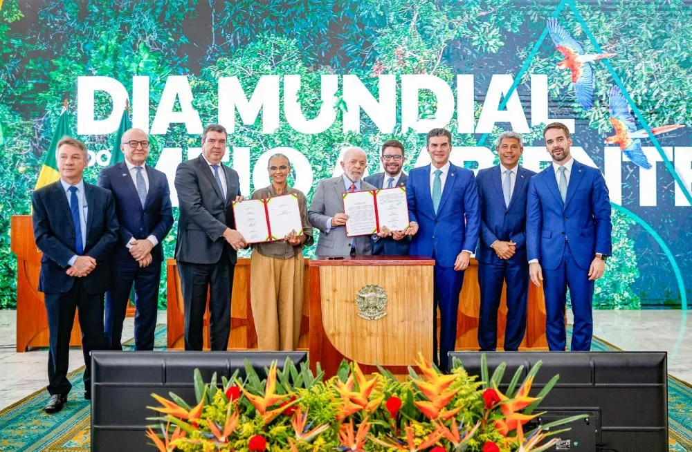 Decreto que institui o Monumento Natural das Cavernas de São Desidério é assinado em Brasília, durante evento alusivo ao Dia Mundial do Meio Ambiente