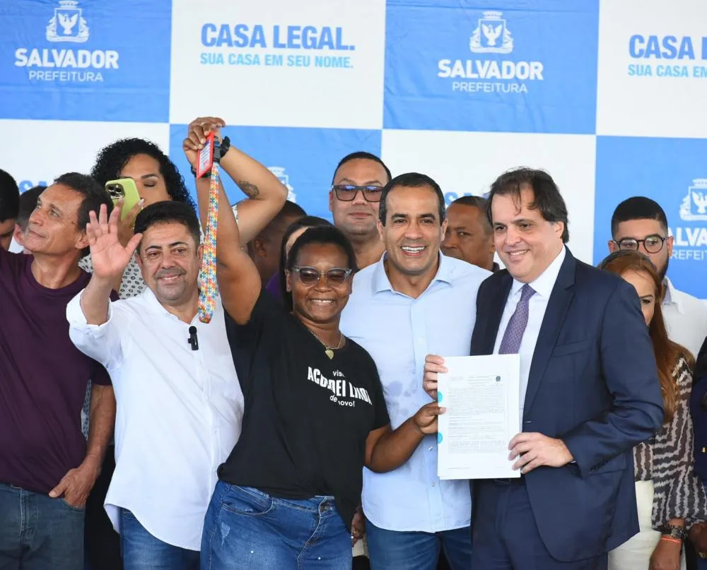 Prefeito Bruno Reis entrega mais de 600 títulos de propriedade ao Bairro da Paz pelo programa Casa Legal