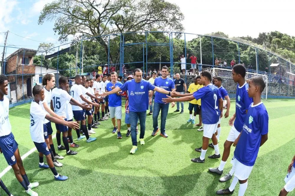 Prefeito Bruno Reis abre Copa Interbairros de Futebol e inaugura campo com grama sintética no Cabula