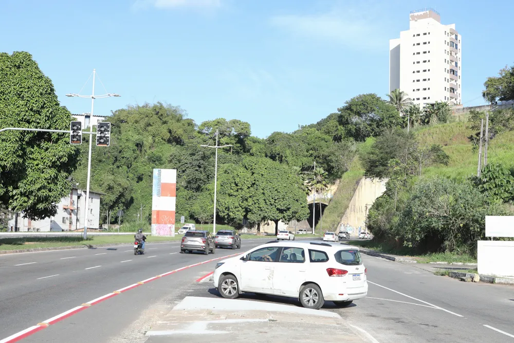 Novos retornos são instalados nas avenidas Garibaldi e Luís Eduardo