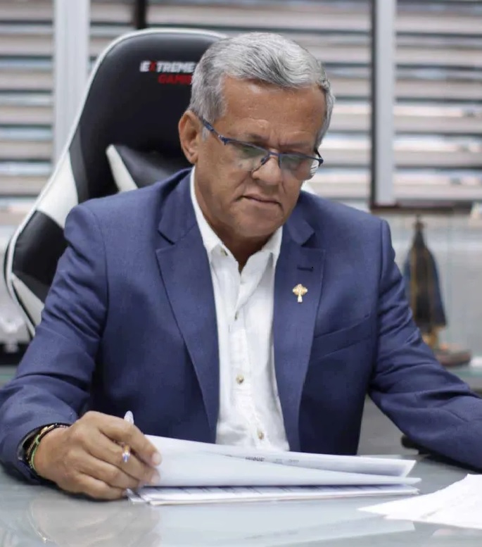 Deputado Raimundinho da JR doa salário para compra de mil kits escolares para estudantes carentes de diversas cidades baiana 