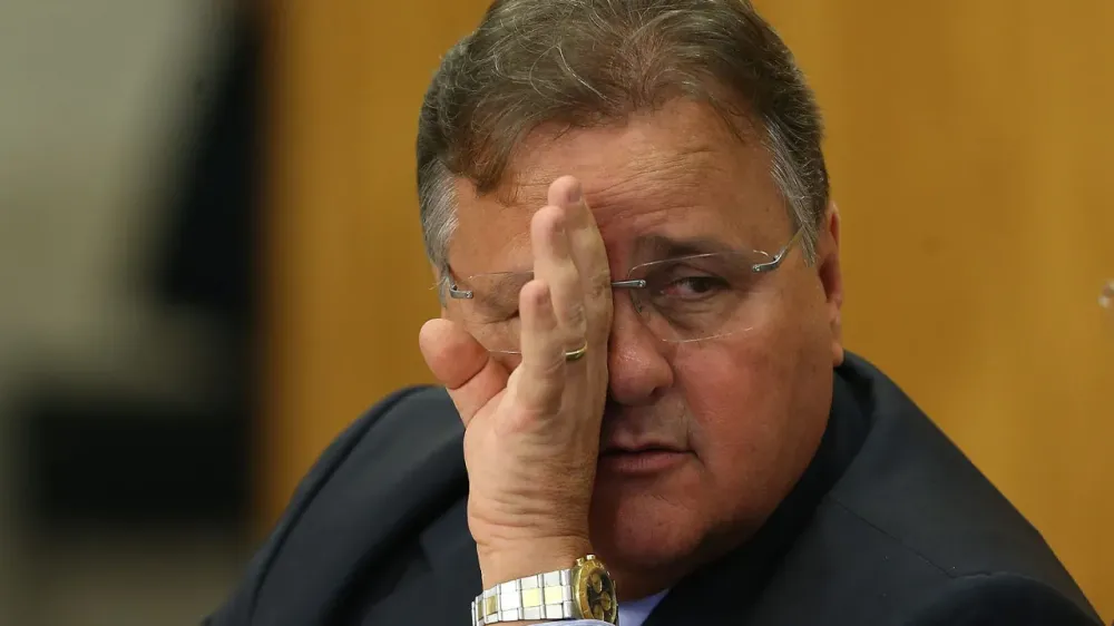 Comissão de Ética arquiva processo contra Geddel e aplica censura contra ex-ministro de Bolsonaro