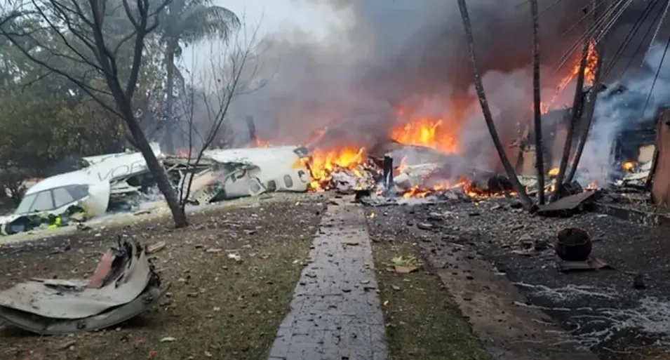 Avião com 62 pessoas cai em Vinhedo, no interior de São Paulo