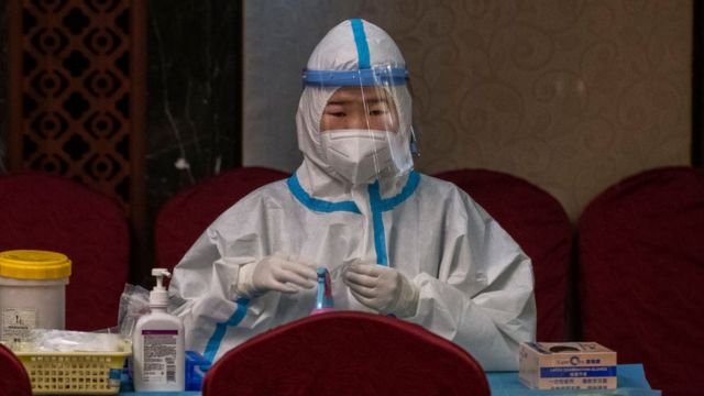 Relatório dos EUA diz que Covid provavelmente surgiu de vazamento de laboratório chinês