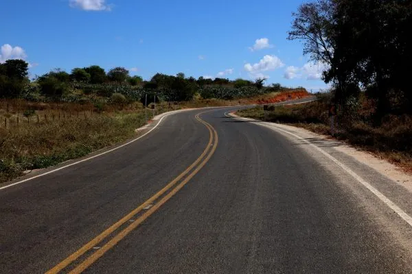 Bahia já investiu quase R$ 5 bilhões em 2024, com ênfase nas áreas social e de infraestrutura 