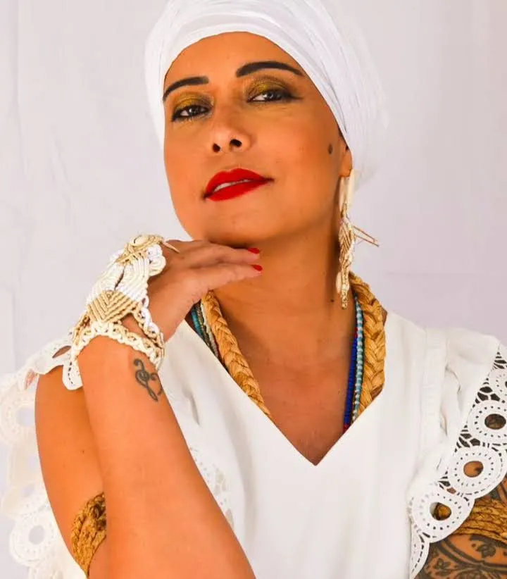 A pesquisadora, cantora, musicista e advogada Naiara Negreiros