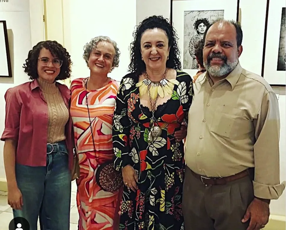 Rita Assemany entre Ximena, Soraya e Taurino Araújo.