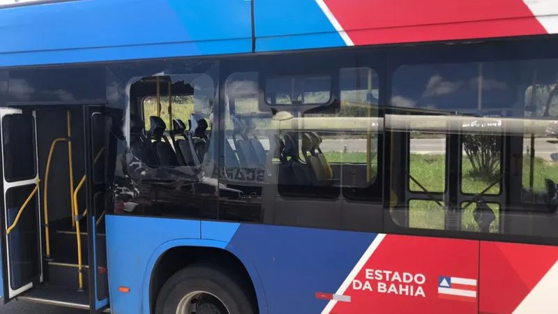 Ônibus elétrico do Governo do Estado que atua na RMS é vandalizado
