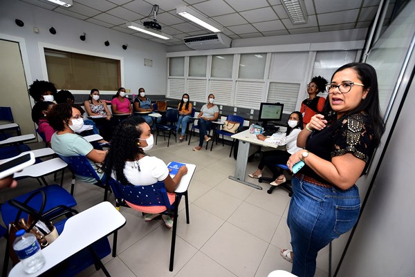 Treinar para Empregar inicia turma de almoxarife de obras para mulheres