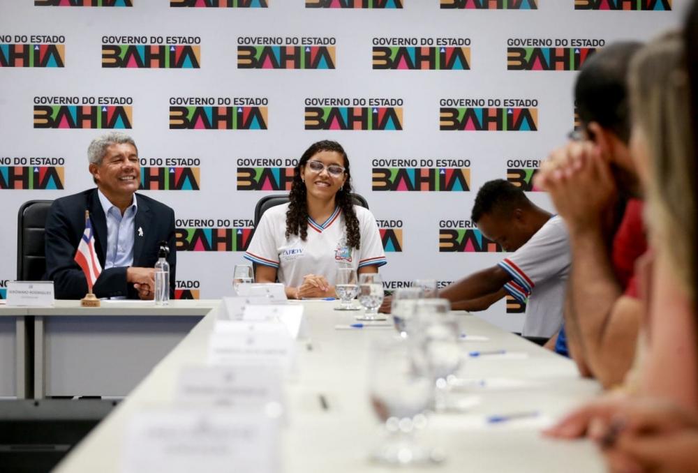 Jerônimo se reúne com estudantes com deficiência visual da rede estadual aprovados em universidades públicas